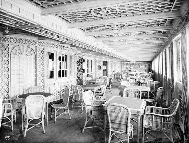 Titanic_cafe_parisien