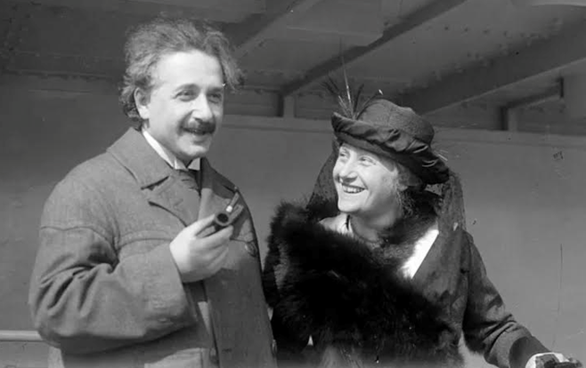 Albert Einstein e sua esposa Elsa